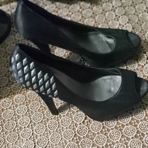 Guess heels